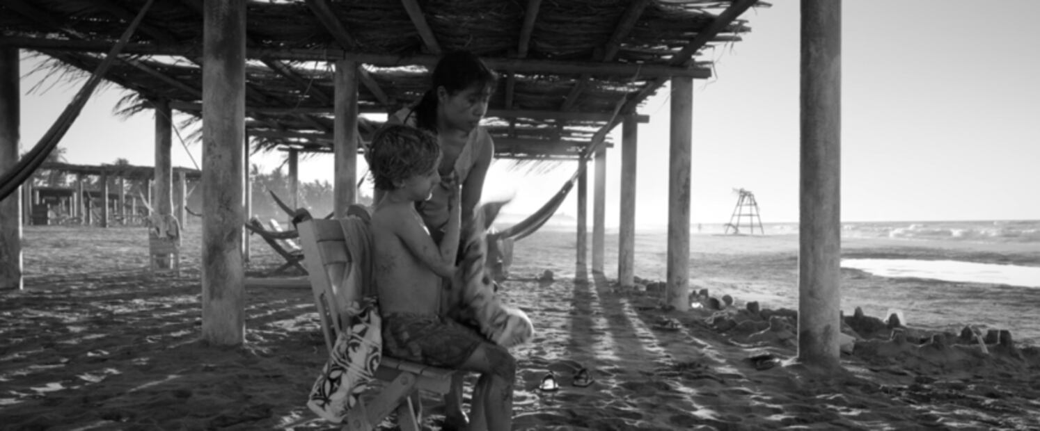 Guillermo del Toro elogia a Cuarón y explica 10 detalles ocultos de "Roma" que no te debes perder