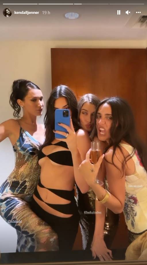 Kendall Jenner deja poco a la imaginación un vestido cut out para boda de amiga