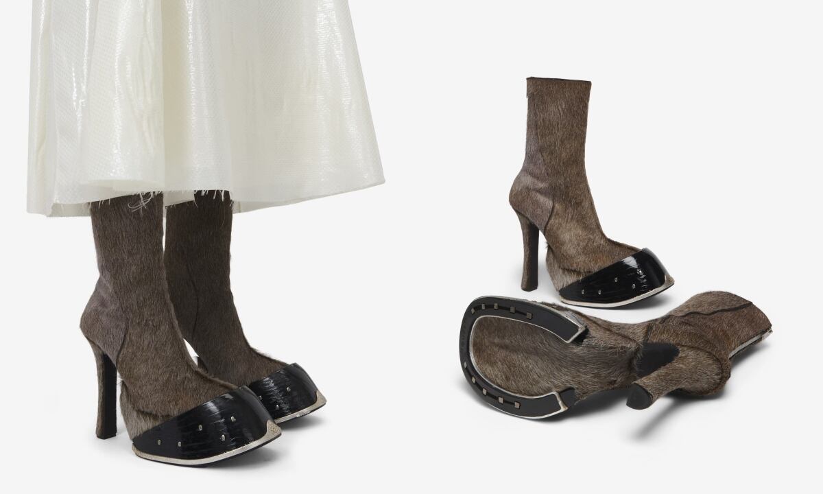 Las botas de 'pezuña' de Alexander McQueen que cuestan 50 mil pesos