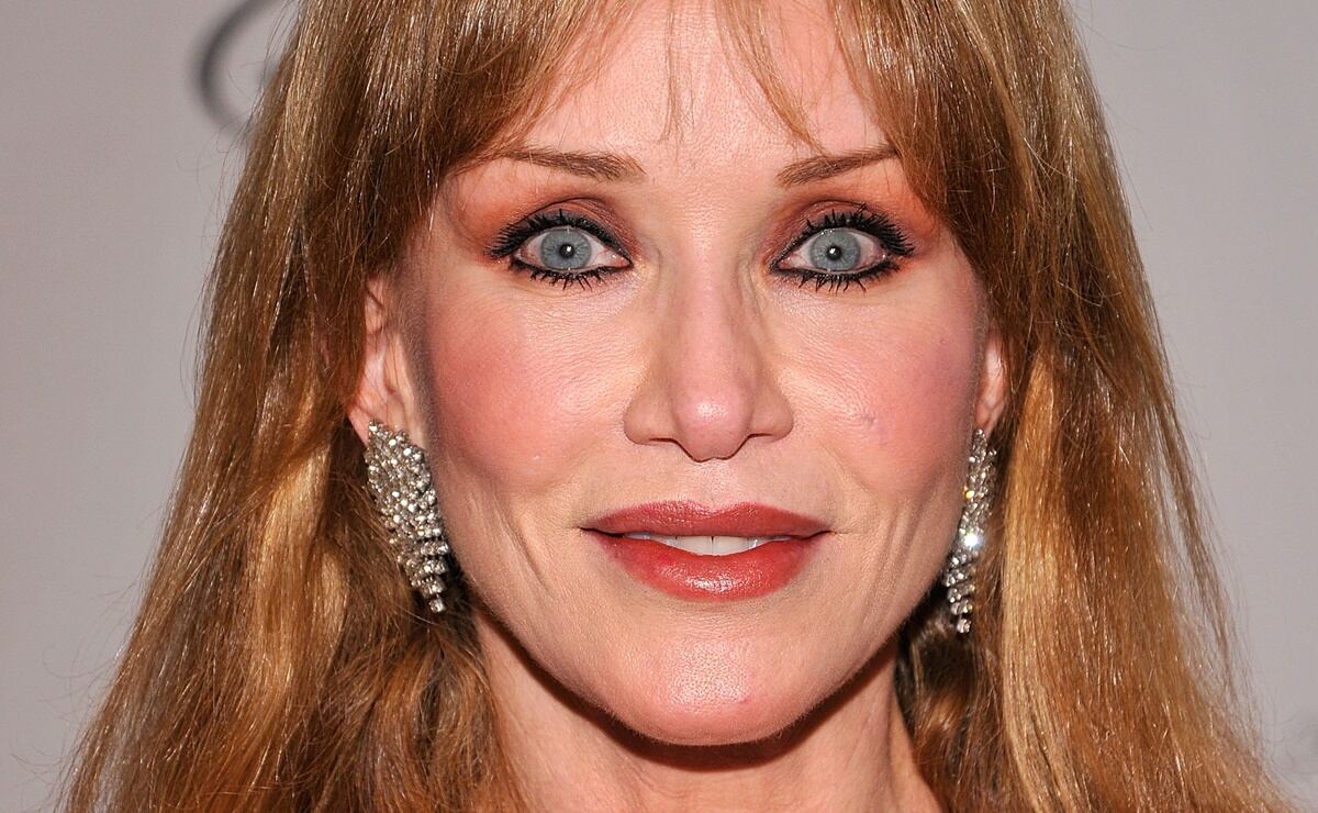 Confirman muerte de Tanya Roberts, estrella de James Bond, a los 65 años