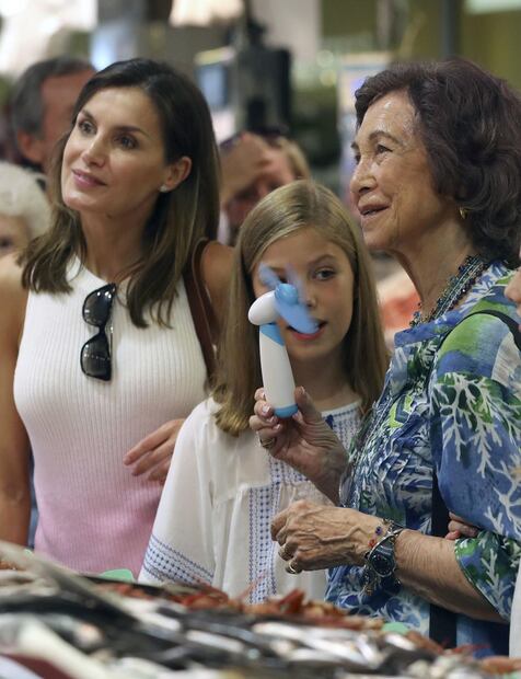 La reina Sofía, sola y triste, se refugia en Mallorca tras el exilio del rey Juan Carlos