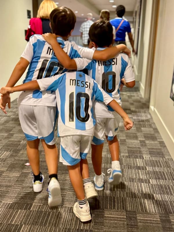 Los hijos de Lionel Messi y Antonela Roccuzzo. (Foto: Instagram)