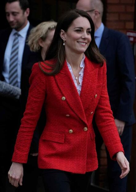 Kate Middleton arrasa en Copenhague con saco de Zara y un elegante bolso Midi Mayfair