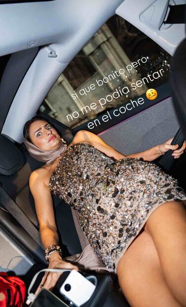 Aislinn Derbez contó a sus seguidores su incomodidad al sentarse con su vestido/Foto: Instagram