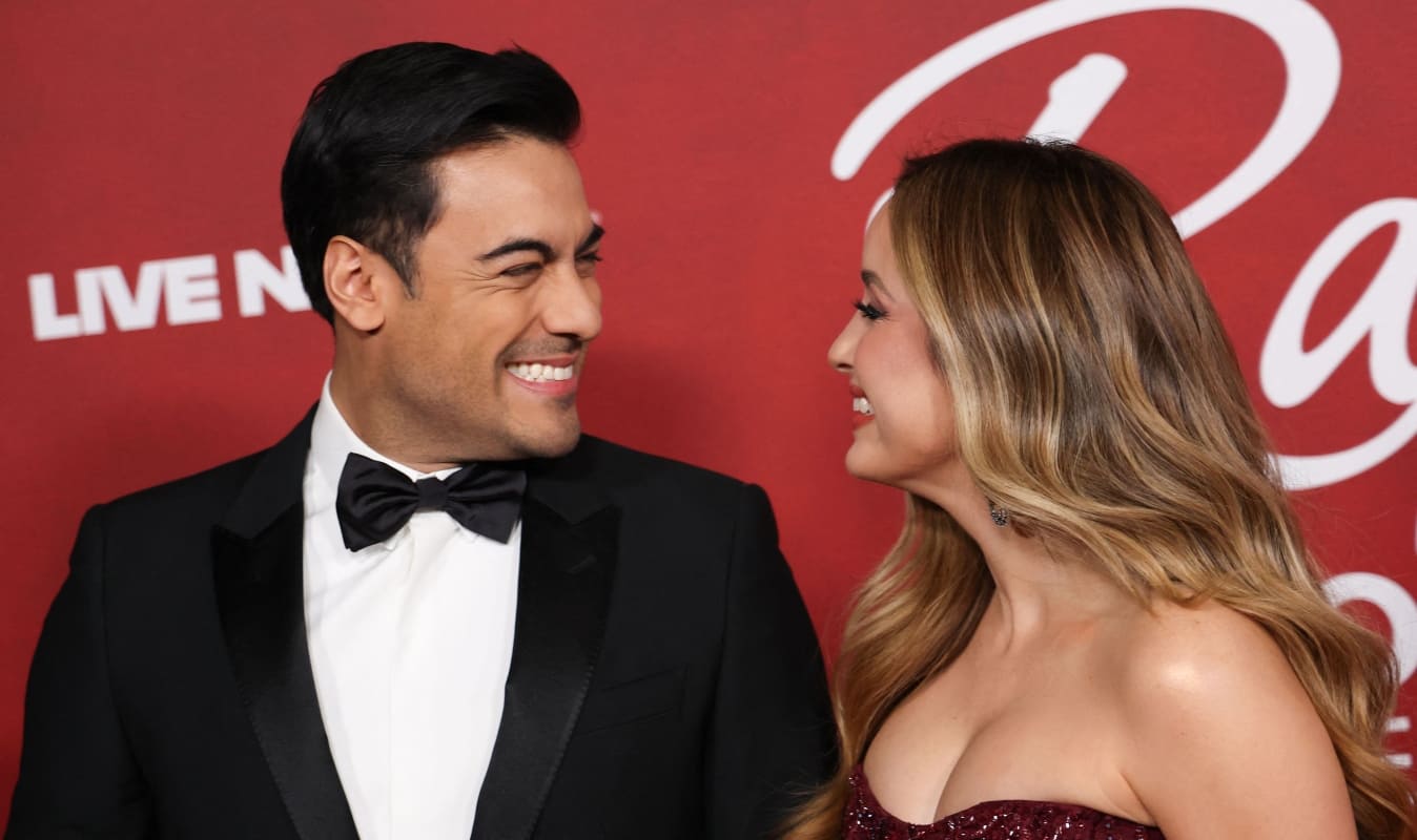 Carlos Rivera y Cynthia Rodríguez en la gala 'Persona del año 2025' de los Latin Grammy / Foto: AFP