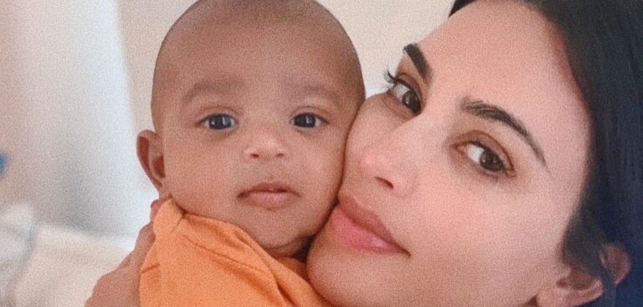Video: Kim Kardashian muestra lo grande que está su hijo Psalm West