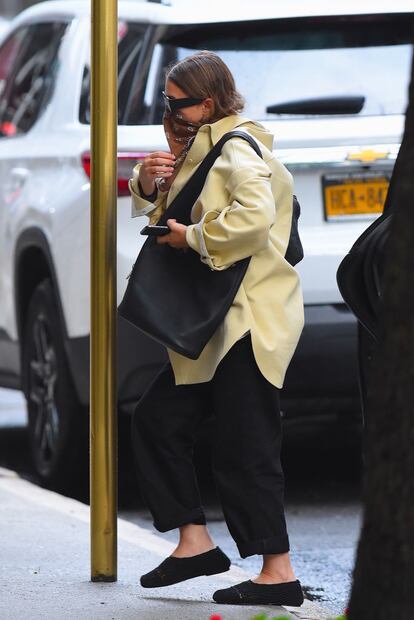 Ashley Olsen y sus zapatos tejidos de mil 690 dólares que deslumbran en NY