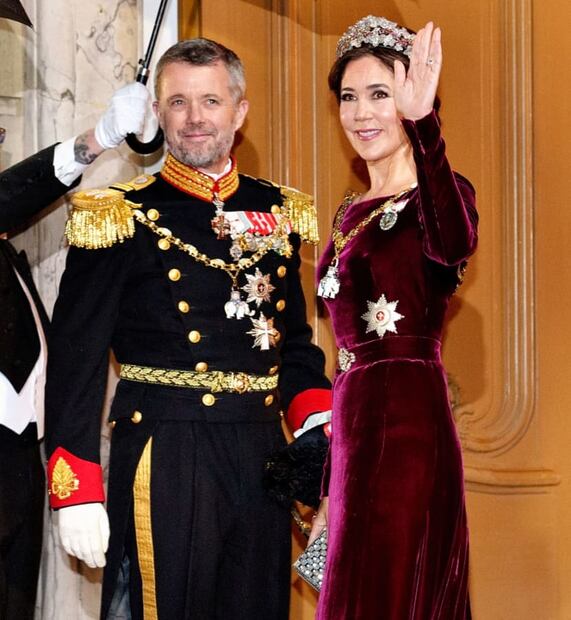 La princesa Mary y el príncipe Federico durante el banquete de Año Nuevo en el castillo de Amalienborg en Copenhague, Dinamarca / EFE