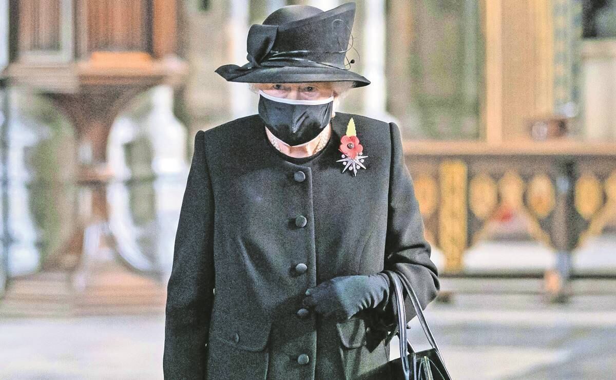 La reina Isabel II y el príncipe Felipe se vacunan contra Covid-19