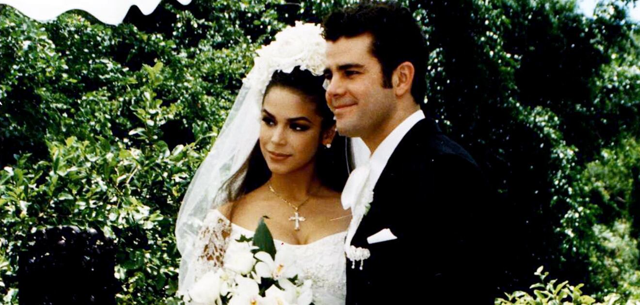 <p>Biby&nbsp;Gaytán y Eduardo Capetillo festejan su aniversario de boda número 23.<strong> (Fotos: Archivo El Universal, Instagram)&nbsp;</strong></p>
