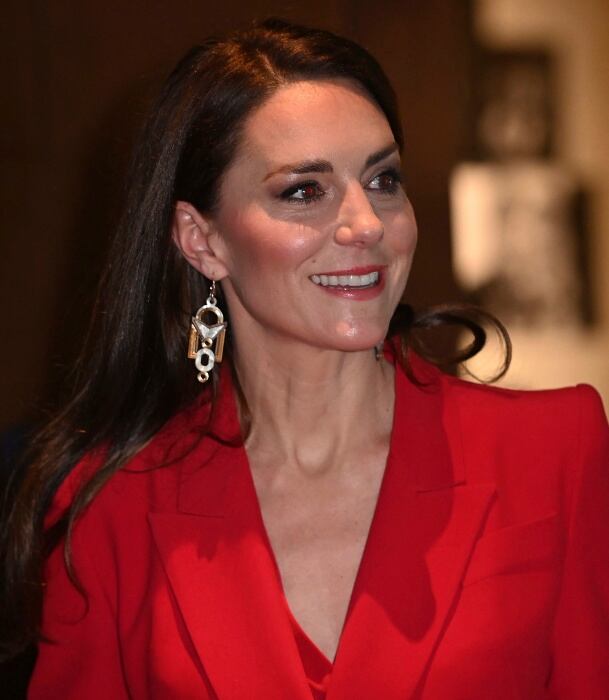 Kate Middleton, cautivadora y bellísima en un look total red