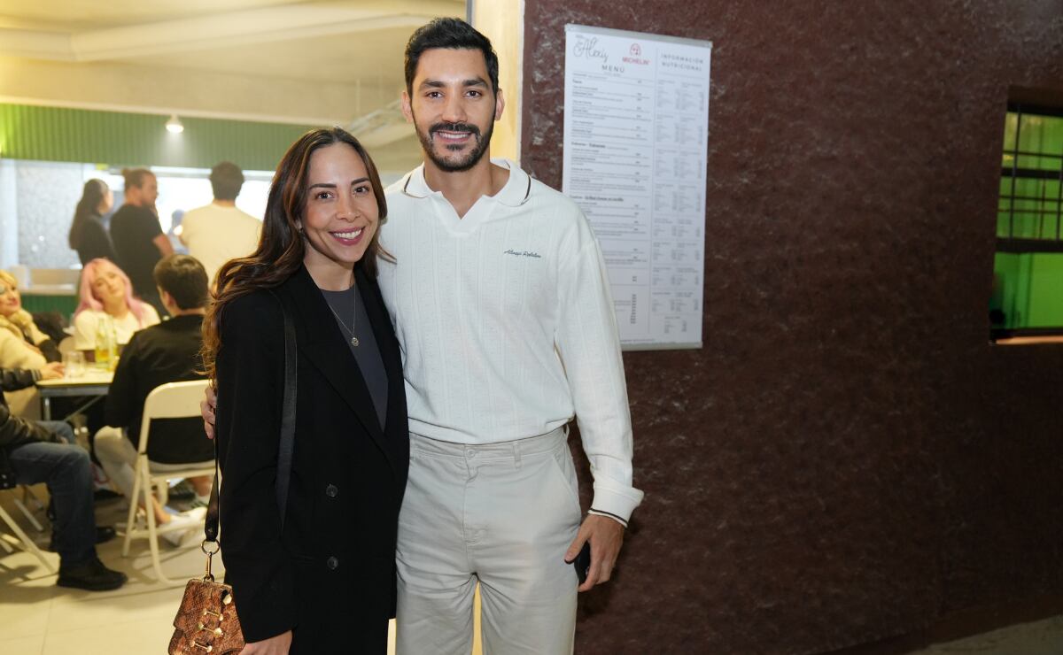 Andrea Soto Mayor y Shalom Rojas en la inauguración de la segunda sucursal de Tacos Los Alexis / Foto: Leonardo Gómez