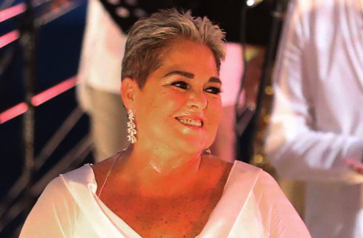 Lupita D'Alessio denuncia a aerolínea que extravió su maleta con ropa de trabajo