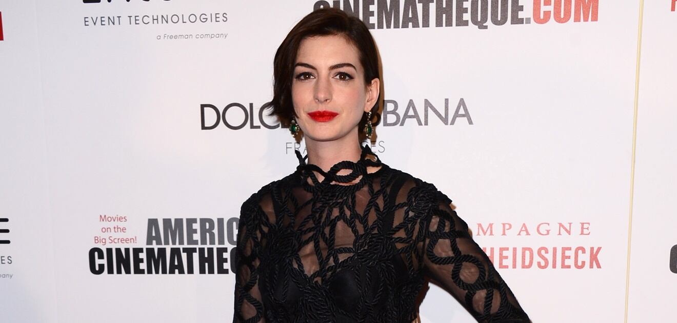 Anne Hathaway orgullosa por sus kilos de más