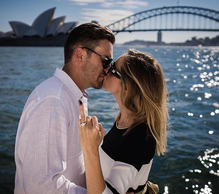 Olivia Peralta y Justin Morgan se comprometen  