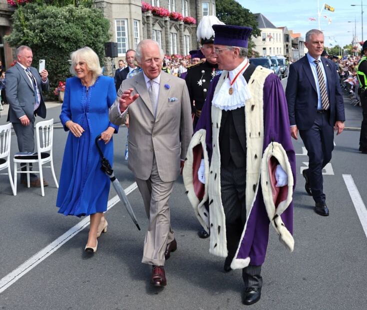 El rey Carlos III y la reina Camilla durante su visita a las Islas del Canal / Foto: AFP
