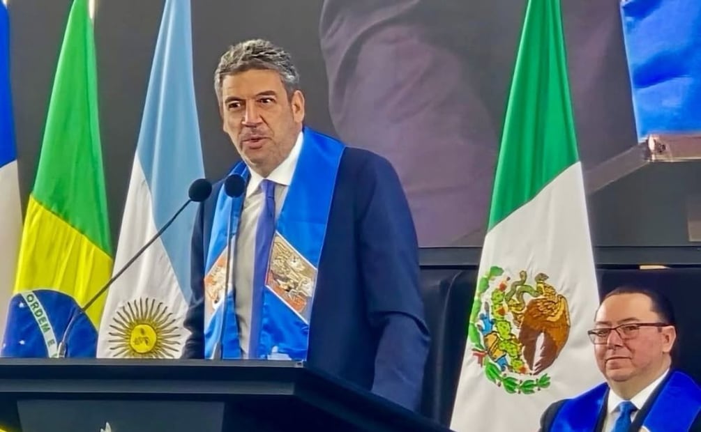 Arturo Elias Ayub participó como orador en la graduación de su hijo / Foto: Instagram @arturoelias