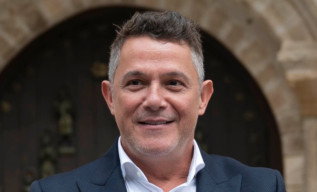 Alejandro Sanz conmueve con tierno gesto a una fan con tumor medular