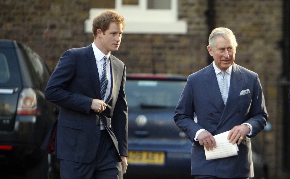 El príncipe Carlos sí le dio dinero al príncipe Harry después del ‘Megxit’