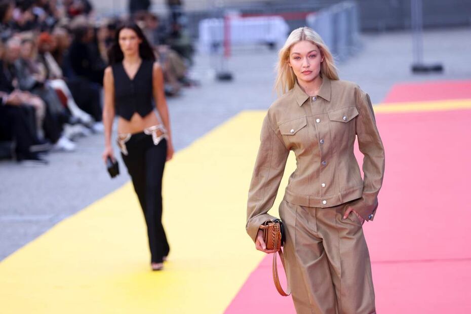 Bella Hadid cautiva con un atuendo transparente de Stella McCartney