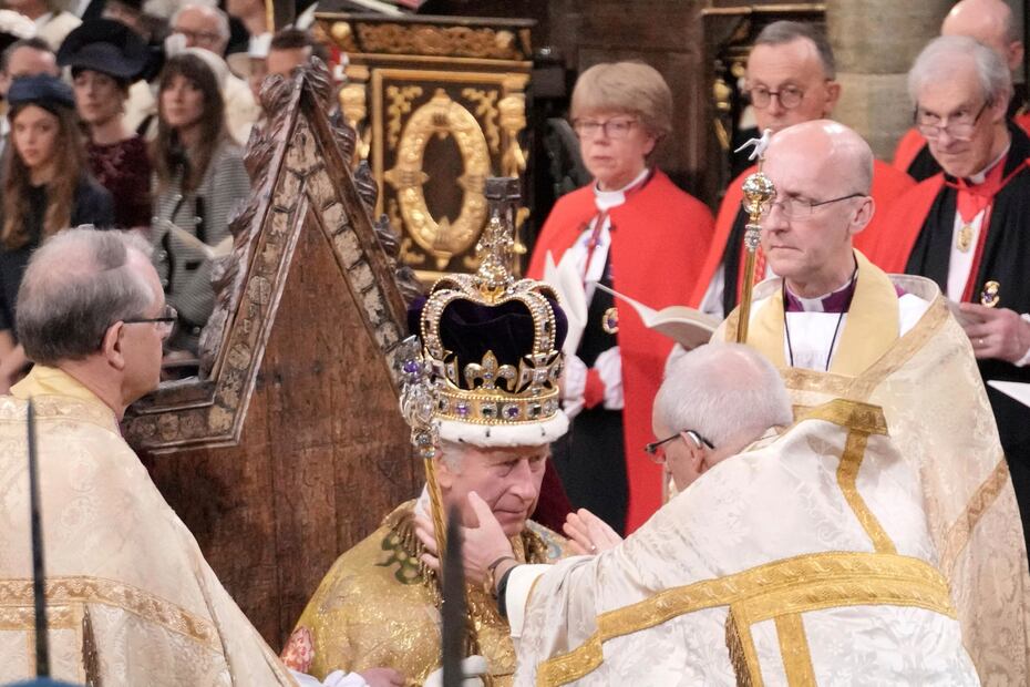 Carlos III oficialmente coronado como rey de Reino Unido