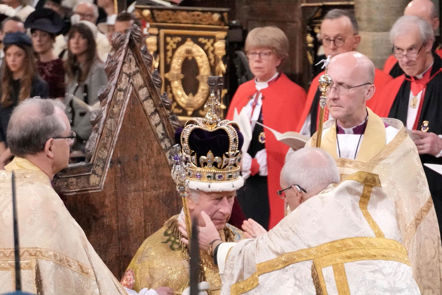 Carlos III oficialmente coronado como rey de Reino Unido