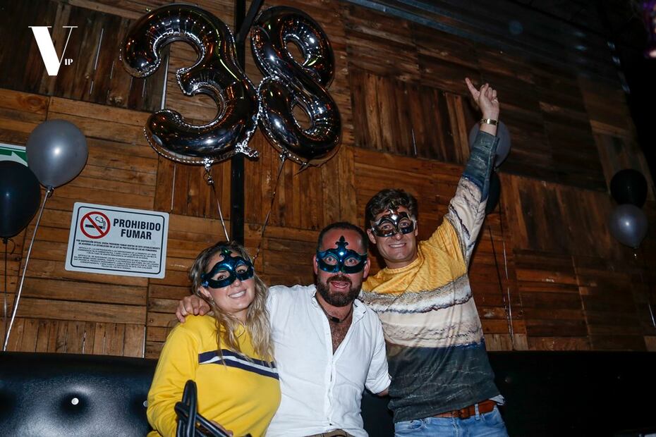 Pato Domínguez, ex cuñado de Tania Ruiz, celebra su cumpleaños en grande 