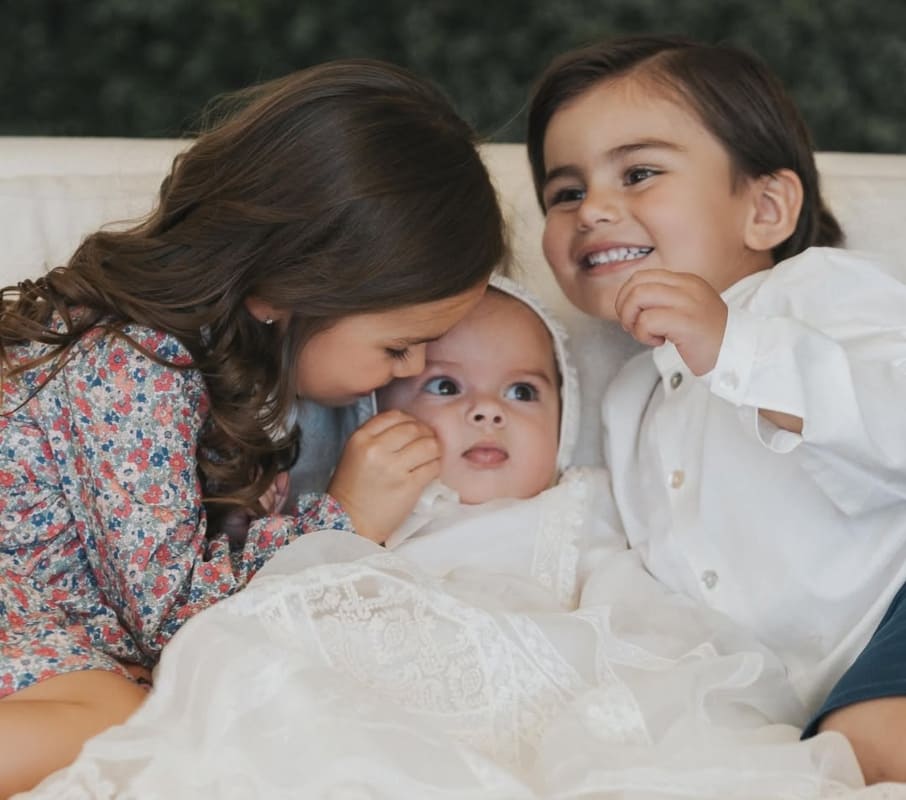 Ximena, Santiago y Juan Carlos Valladares Navarrete / Foto: Instagram Ximena Navarrete - Mario Orozco