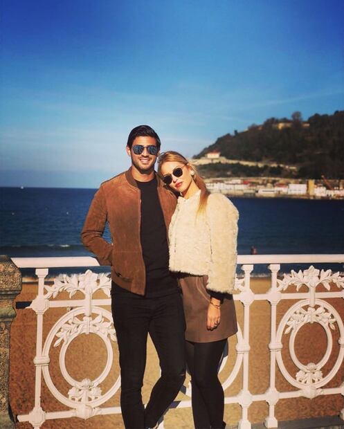 Carlos Vela más enamorado que nunca en sus vacaciones por Barcelona 