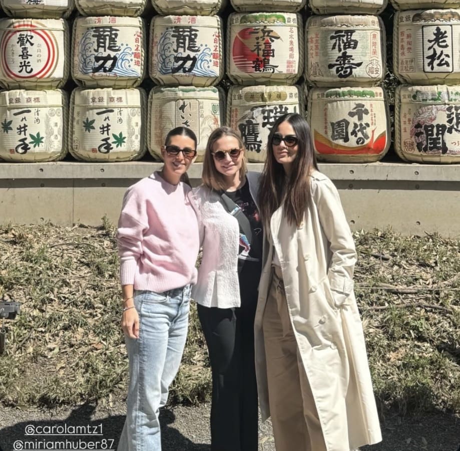 Carola Martínez y Ximena Navarrete en Japón / Foto: Instagram