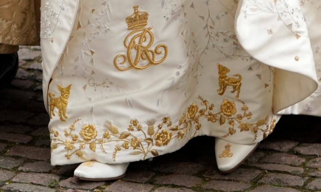 La reina Camila y las claves en su look de coronación
