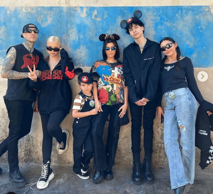 Kourtney Kardashian y Travis Barker con sus hijos, Alabama, Landon y Tatiana / Foto: Instagram