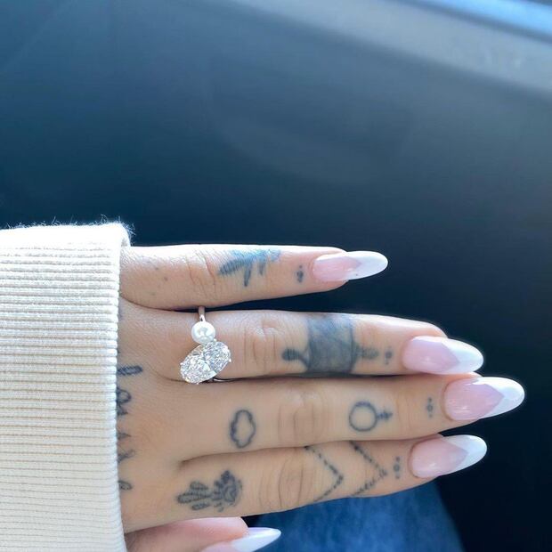 Instagram @arianagrande