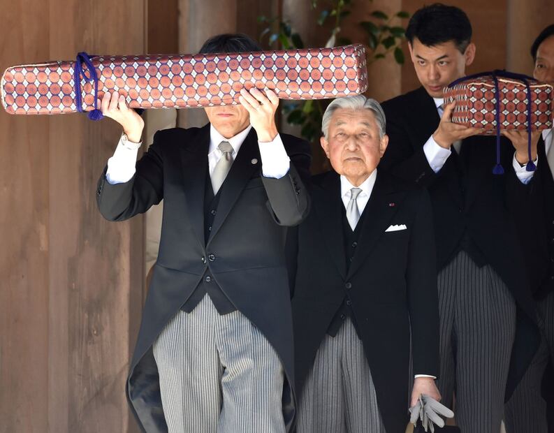 A 12 días de dejar el trono, el emperador Akihito asiste a su último ritual sagrado