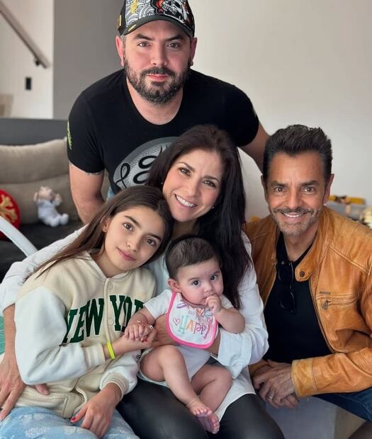 Eugenio Derbez, Alessandra Rosaldo, Aitana y José Eduardo con Tessa / Foto: Instagram