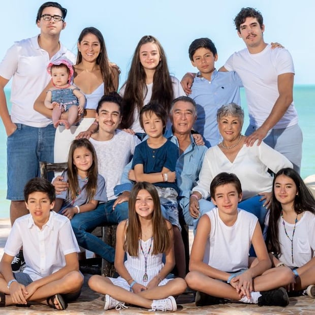Foto: Sergio Mayer comparte conmovedora postal de su familia completa