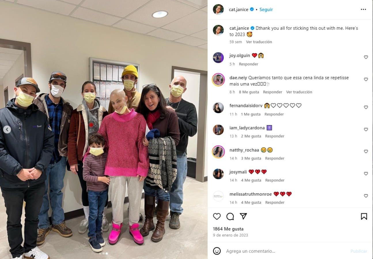 Cat Janice con su familia en 2022 / Instagram