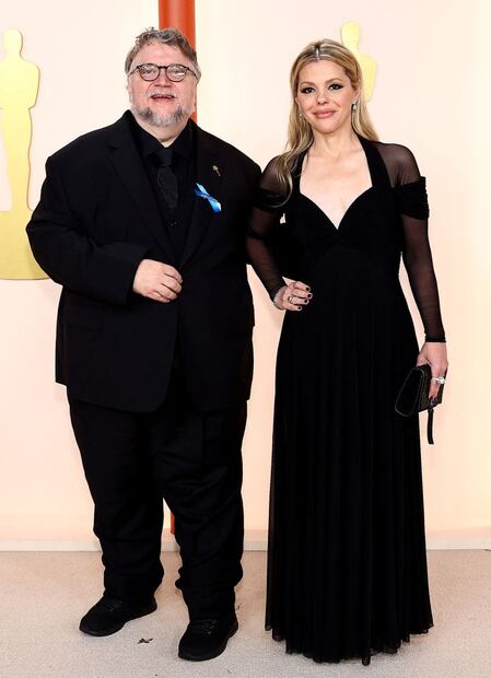 El impecable look de Kim Morgan, esposa del Guillermo del Toro, en los Oscar 2023