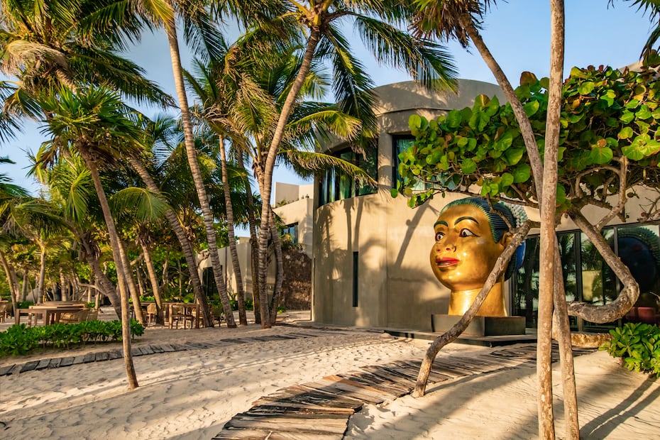 Casa Malca está repleta de obras de arte de Sunil Gawde, Keith Haring, KAWS, Navin Rawanchaikul, Kenny Scharf y más. Foto: Cortesía