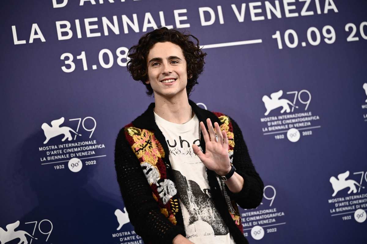 Timothée Chalamet y sus looks más hot del Festival de Venecia: un suéter de flores y un escote halter