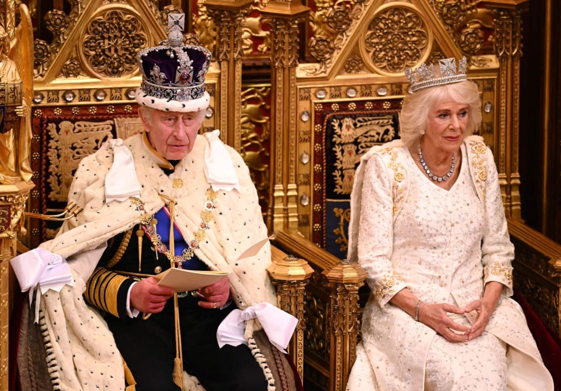 El rey Carlos III y la reina Camila en el Parlamento británico / AFP