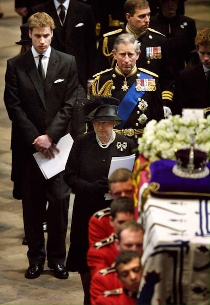 La reina Isabel II vive uno de los días más tristes