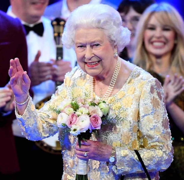 La reina Isabel II insiste en que Andrés es su prioridad aunque sus otros hijos se enojen