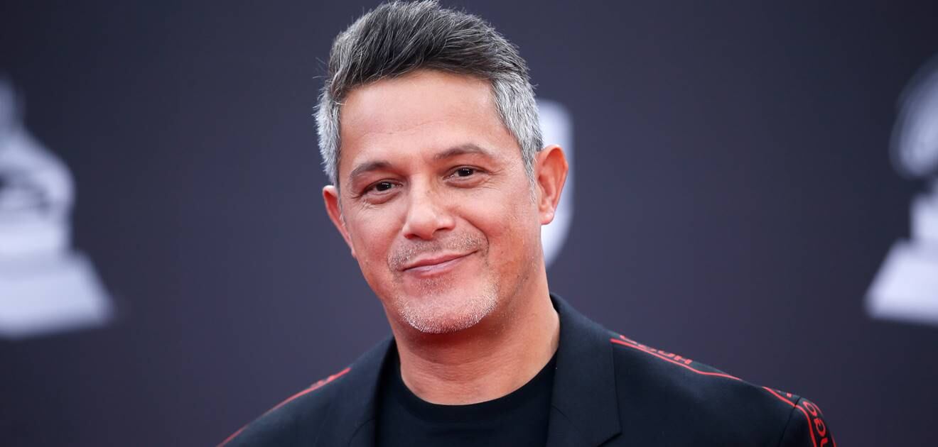 Alejandro Sanz y Rachel Valdés, el beso de los Grammy Latinos