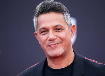 Alejandro Sanz y Rachel Valdés, el beso de los Grammy Latinos