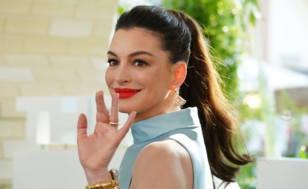 Anne Hathaway responde a las críticas por su “embarazo falso”