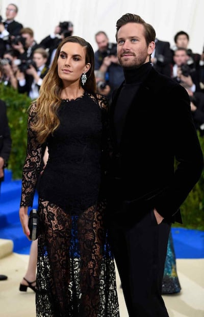 Armie Hammer, arruinado, sí vende tiempos compartidos en Islas Caimán