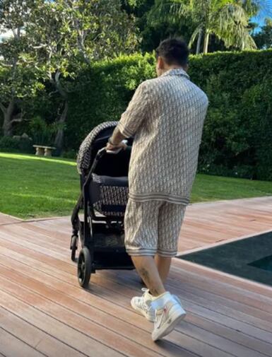 Nadia Ferreira, Maluma y Christian Nodal se han rendido ante el lujo de 'Baby Dior'/Instagram