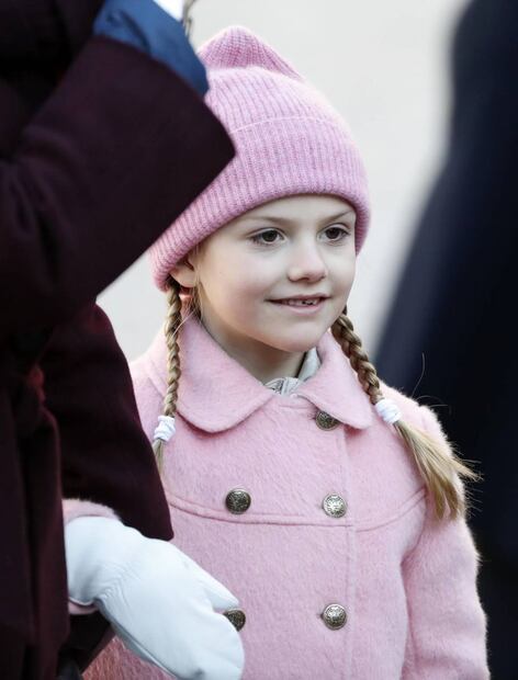 La princesa Estelle de Suecia se fracturó una pierna mientras esquiaba en la nieve