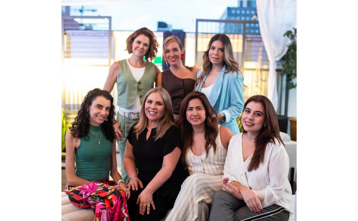 Sissi Cancino reúne a grupo de mujeres